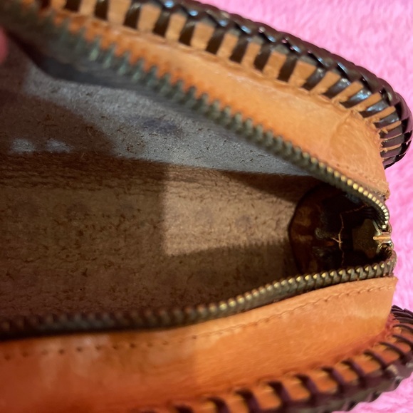 Vintage Antique Leather Hand Tooled Floral Pattern Zippered Purse Clutch - Picture 12 of 16